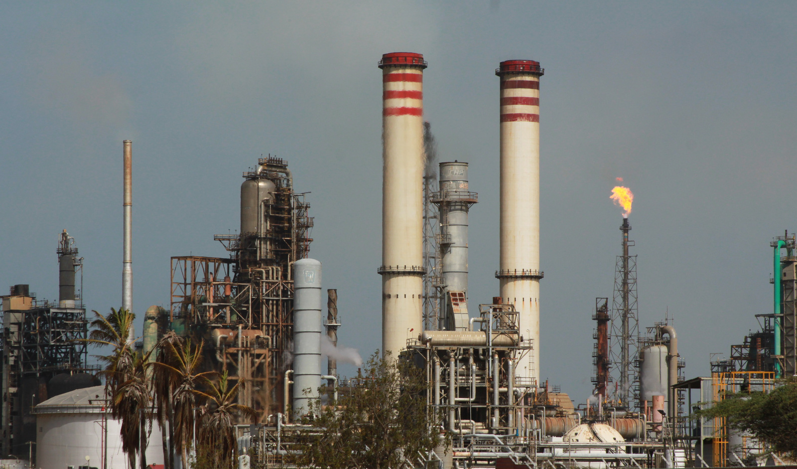 Photograph of Amuay refinery in Falcón, Venezuela
